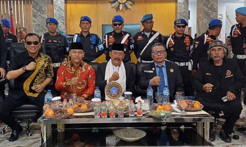 Organisasi masyarakat BPPKB Banten menegaskan komitmennya untuk mendukung Kepolisian Negara Republik Indonesia (Polri) tetap berada langsung di bawah Presiden